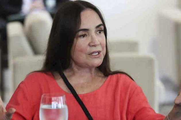 Regina Duarte deixa comando da Secretaria de Cultura