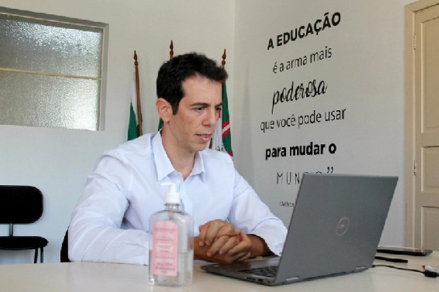 Renato Feder, Secretário da Educação do Paraná diz que não recebeu convite oficial para assumir o Ministério da Educação