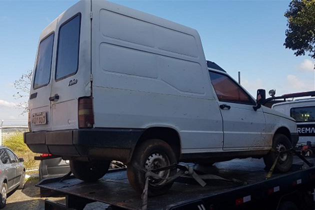 Vídeo: Veículo furtado é encontrado na Estrada do Kalinoski em PG