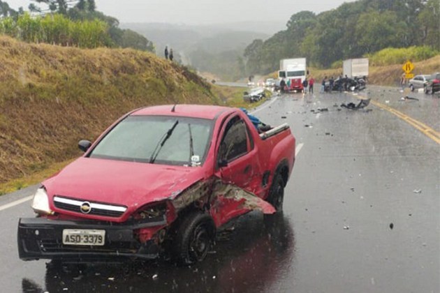 Grave acidente deixa dois mortos na BR-277 em Teixeira Soares