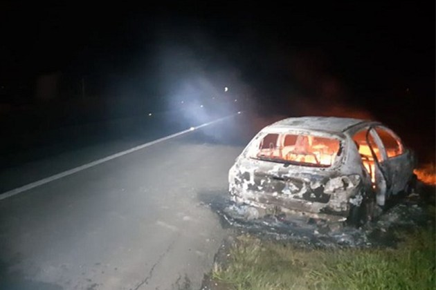 Idoso que dirigia embriagado coloca fogo no próprio carro ao ser abordado pela PRF