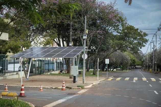 Universidade paranaense economiza cerca de R$200 mil com instalação de painéis solares