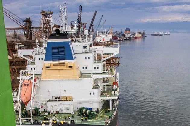 Porto de Paranaguá realiza embarque de farelo em volume recorde
