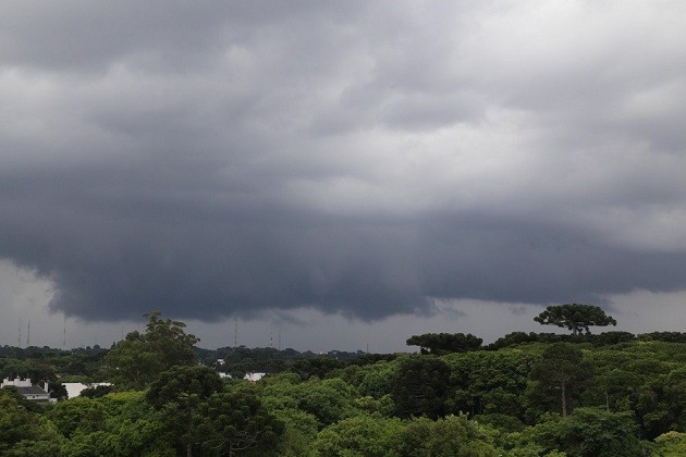 Novo ciclone deve passar por PG no início da tarde desta quarta-feira (8), afirma Simepar