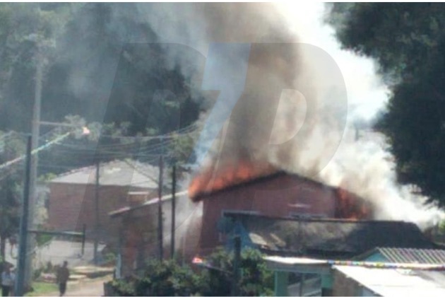 Vídeo: Incêndio em residência de PG assusta moradores e movimenta equipes do Corpo de Bombeiros