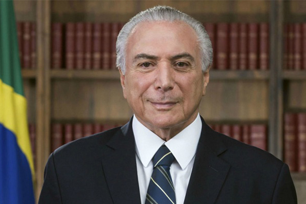 Bolsonaro convida ex-presidente Michel Temer para chefiar missão humanitária no Líbano