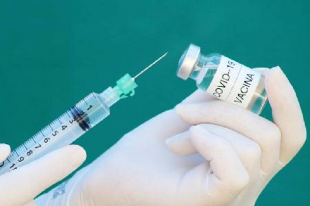 COVID-19: Vacina de Oxford apresenta reações adversas e estudo é paralisado