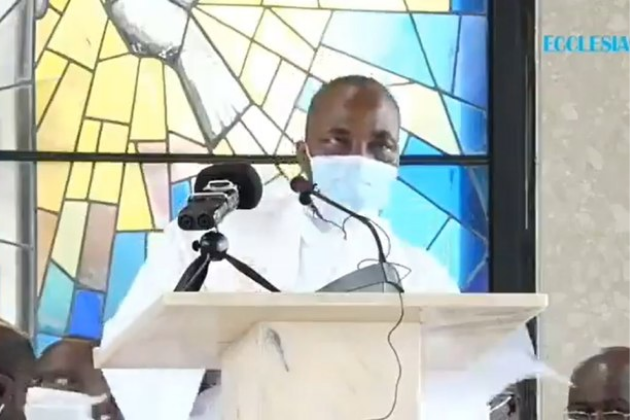 Vídeo: Padre tem infarto fulminante e morre enquanto celebrava missa