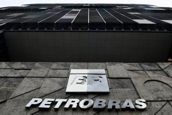Petrobras anuncia que gasolina e diesel ficam mais caros a partir desta quarta-feira (16)
