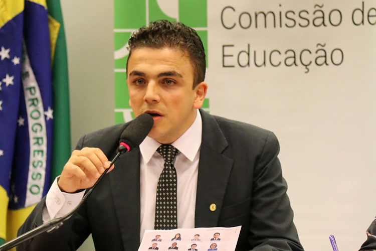 Deputado Aliel Machado defende Fundeb somente para a educação pública