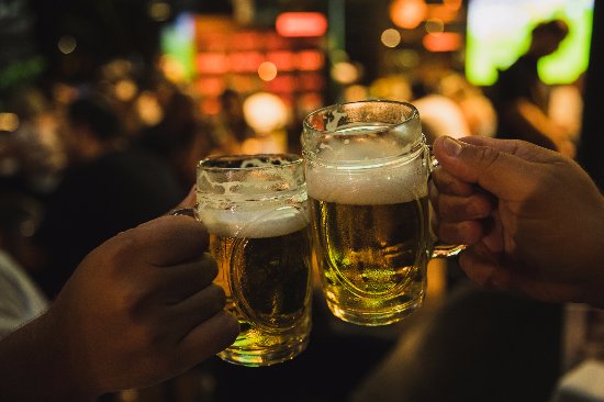 Governo de SP proíbe venda de bebidas alcoólicas a partir das 20h para diminuir aglomerações de jovens