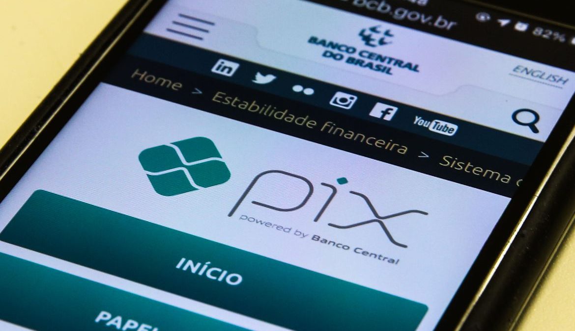 “Pix-Tinder”: Brasileiros usam PIX para flertar e Banco Central se posiciona