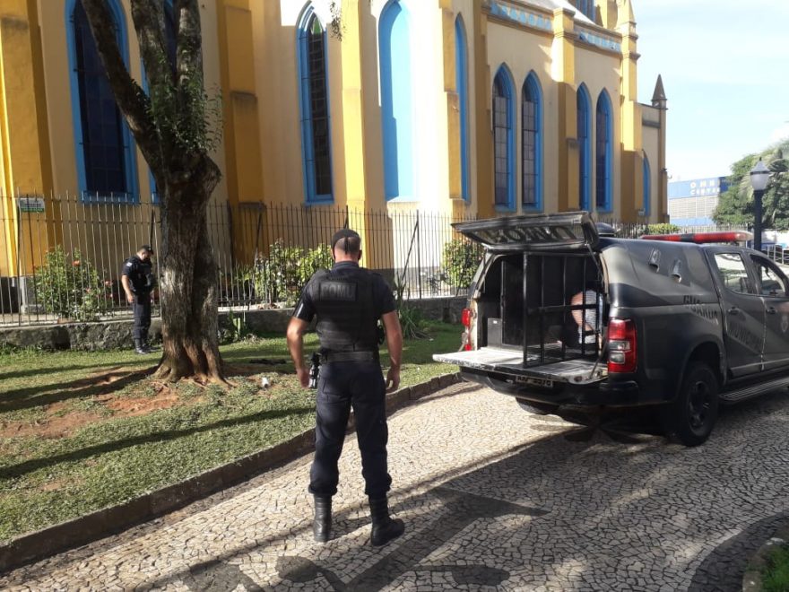 Guarda Municipal prende mais duas pessoas envolvidas em depredação à viatura na Praça Barão do Rio Branco