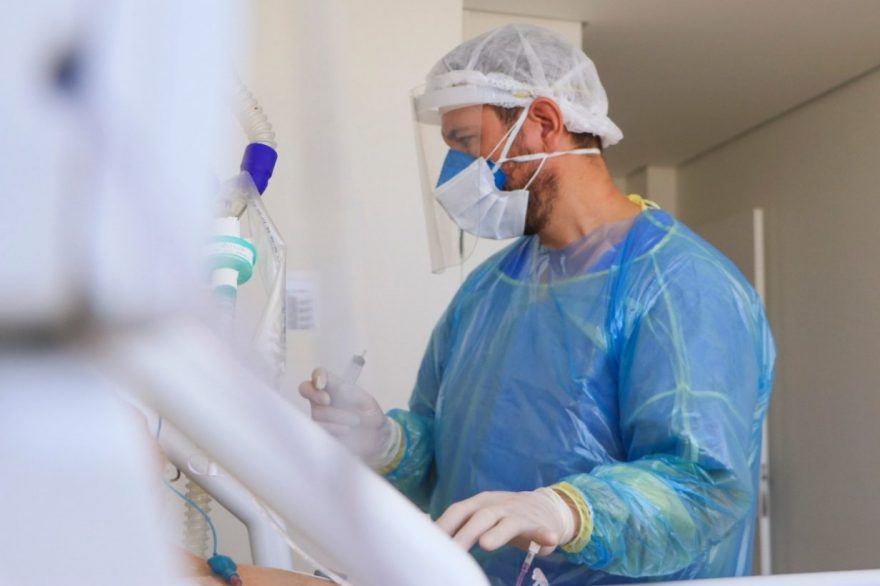 Técnico de enfermagem fala sobre os desafios da profissão durante pandemia da COVID-19