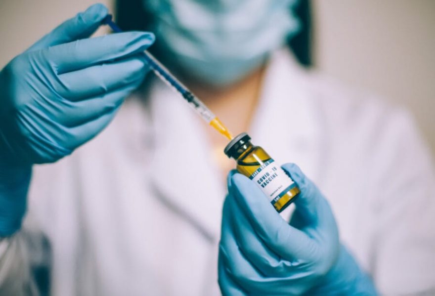 Ministério Público pede prisão de técnica de enfermagem acusada por falsa vacinação