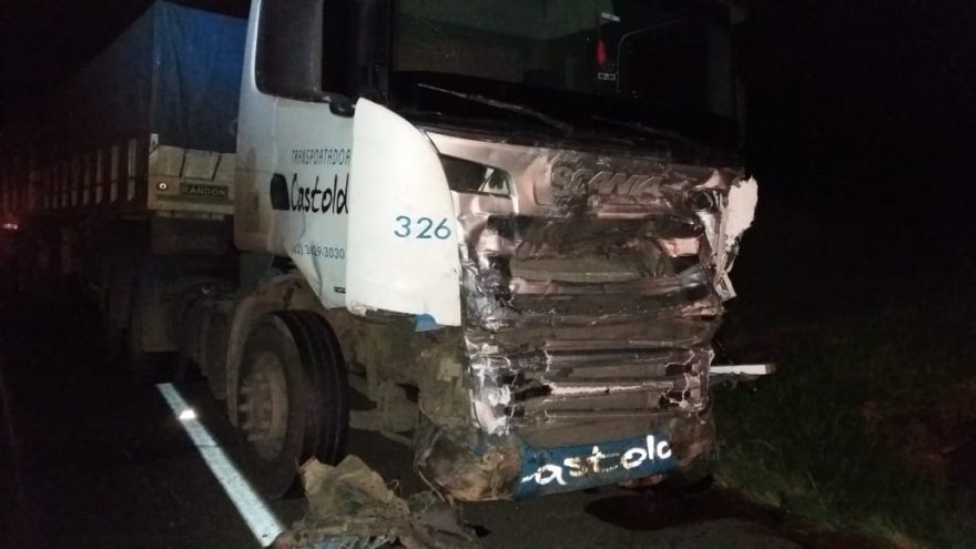 Fotos: Colisão frontal envolvendo caminhão e caminhonete deixa vítima fatal em Imbituva