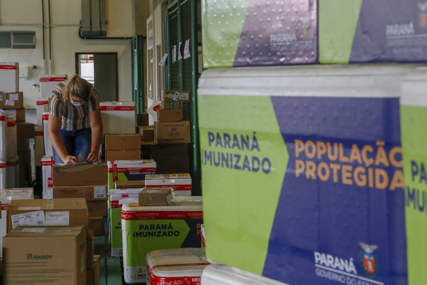 Saúde distribui lote de medicamentos para intubação a 31 hospitais do Paraná