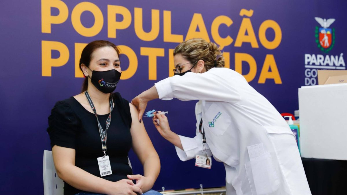 Paraná já vacinou 88,25% dos profissionais de saúde com a 1ª dose