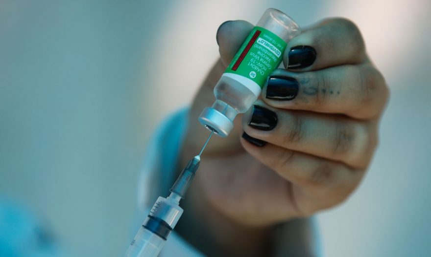 Seis países europeus suspendem uso de vacina de Oxford