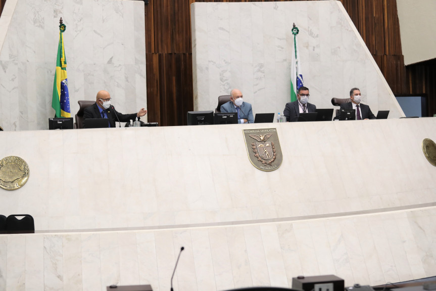 Assembleia Legislativa retoma sessão com presença de deputados em plenário