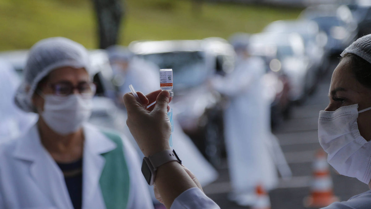 Paraná soma 1,9 milhão de doses aplicadas e 1,43 milhão de pessoas vacinadas contra a Covid-19