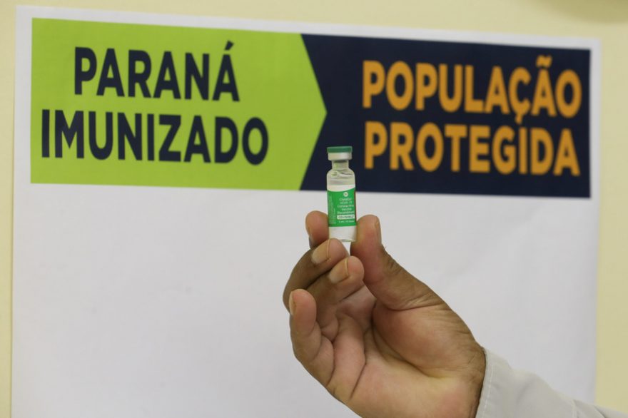 Paraná deve receber nos próximos dias mais de 200 mil doses de vacinas contra a COVID-19