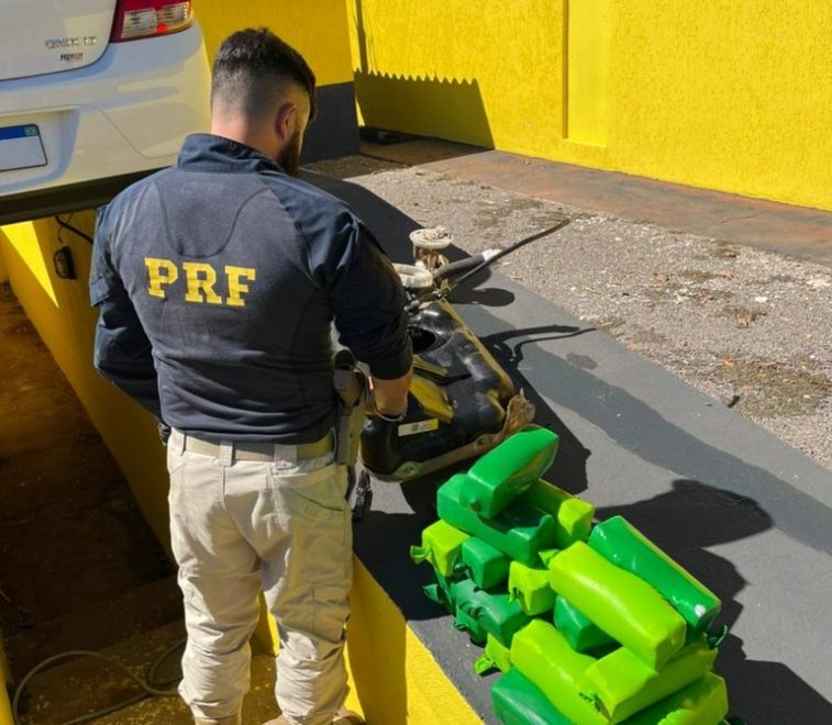 PRF apreende quase 30 kg de cocaína escondidos em tanque de combustível de veículo no Paraná