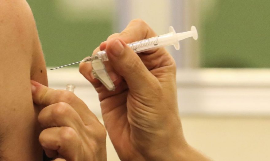 Campanha de vacinação contra a gripe começa em 12 de abril no Paraná