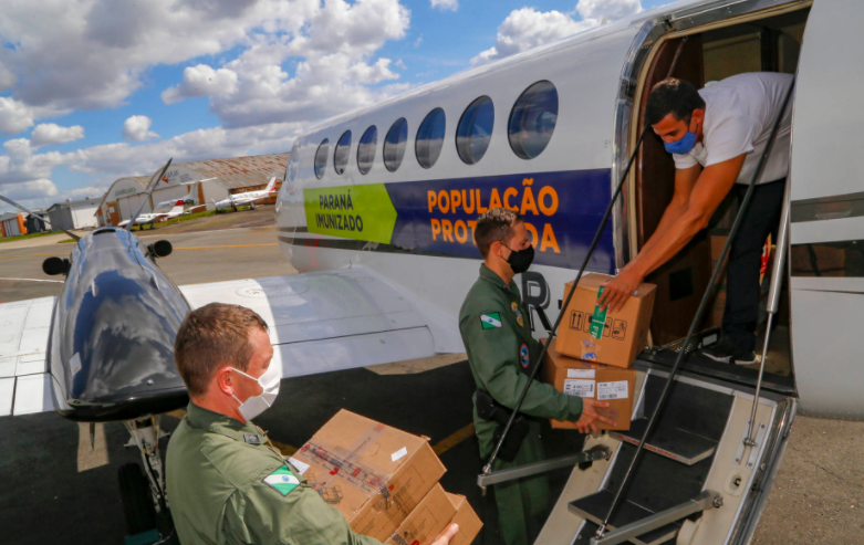 Aeronaves da Casa Militar realizaram 92 horas de voo entregando vacinas contra Covid-19