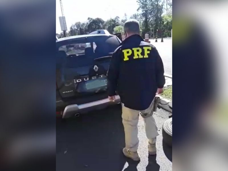 Vídeo: Casal é preso com drogas em compartimentos ocultos de carro na BR-277
