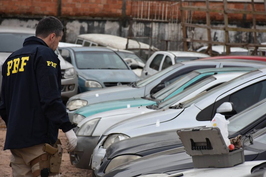 Em operação conjunta, PRF identifica veículos roubados ou furtados em pátio do Detran