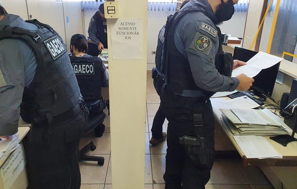 Gaeco e PM cumprem 15 mandados de prisão preventiva contra policiais rodoviários estaduais, um empresário e um vereador do Paraná