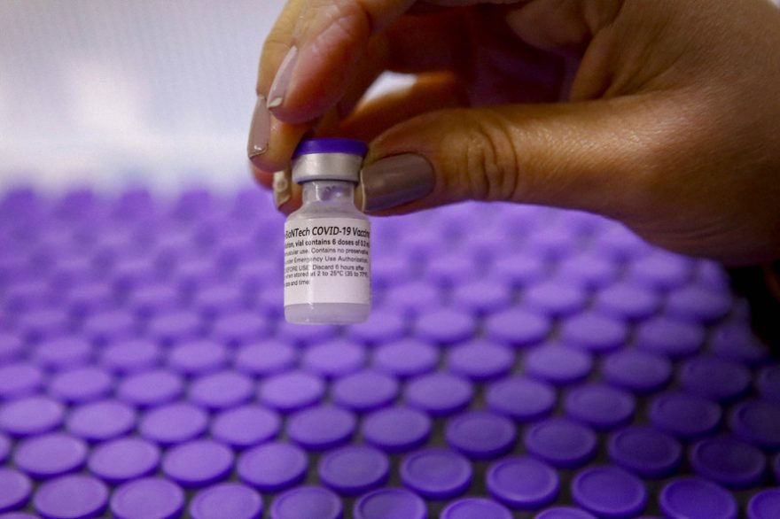 Paraná deve receber lote com mais 366 mil doses de vacinas contra COVID-19