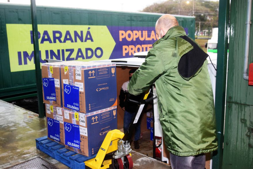 Paraná recebe novo lote com 127,5 mil vacinas contra COVID-19