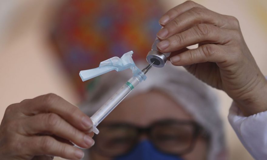 Adolescentes de 12 a 15 anos começam a ser vacinados na capital paulista