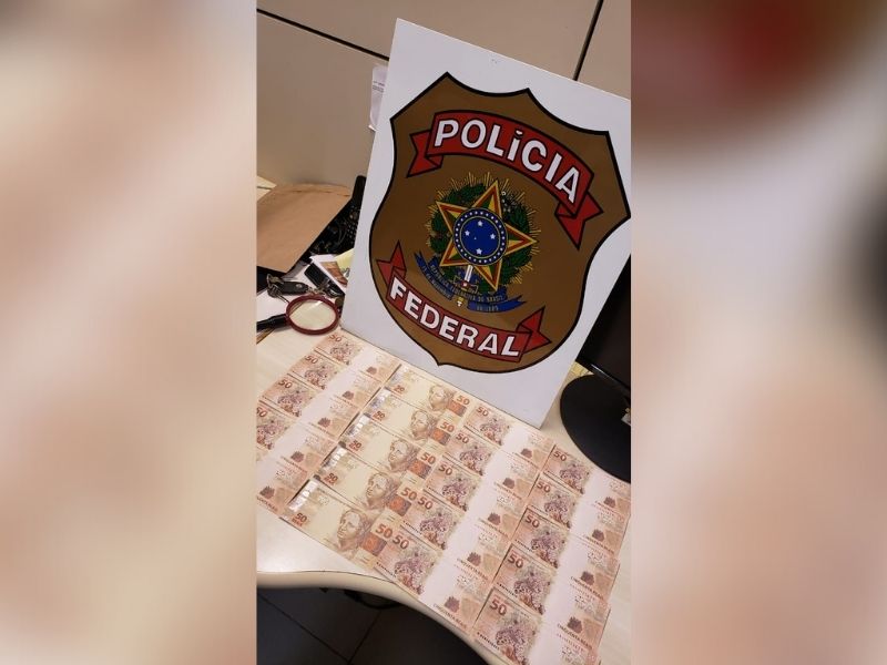 Homem é preso enquanto recebia R$ 1 mil em cédulas falsas pelos Correios no Paraná