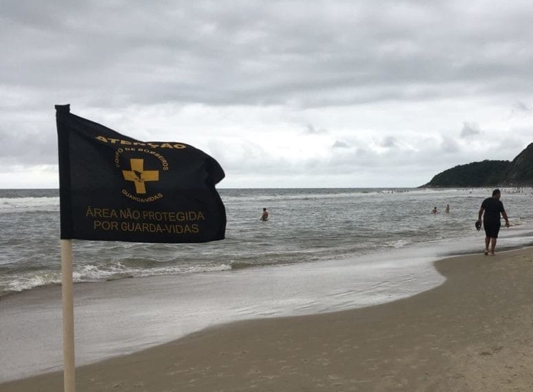 Tragédia no feriadão: Homem de 48 anos morre afogado no litoral paranaense