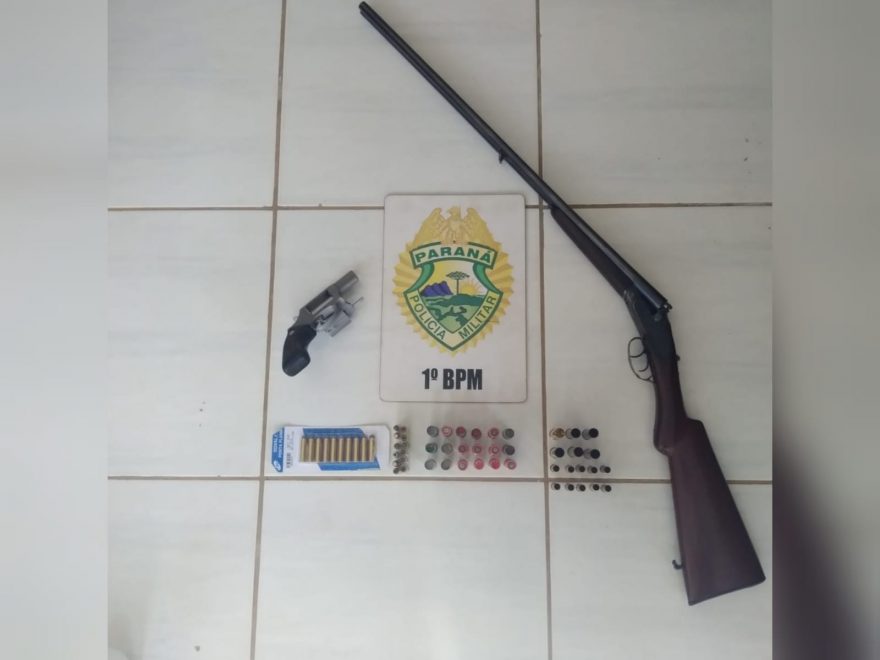 Homem ameaça atirar em idoso e acaba detido com duas armas de fogo em município dos Campos Gerais