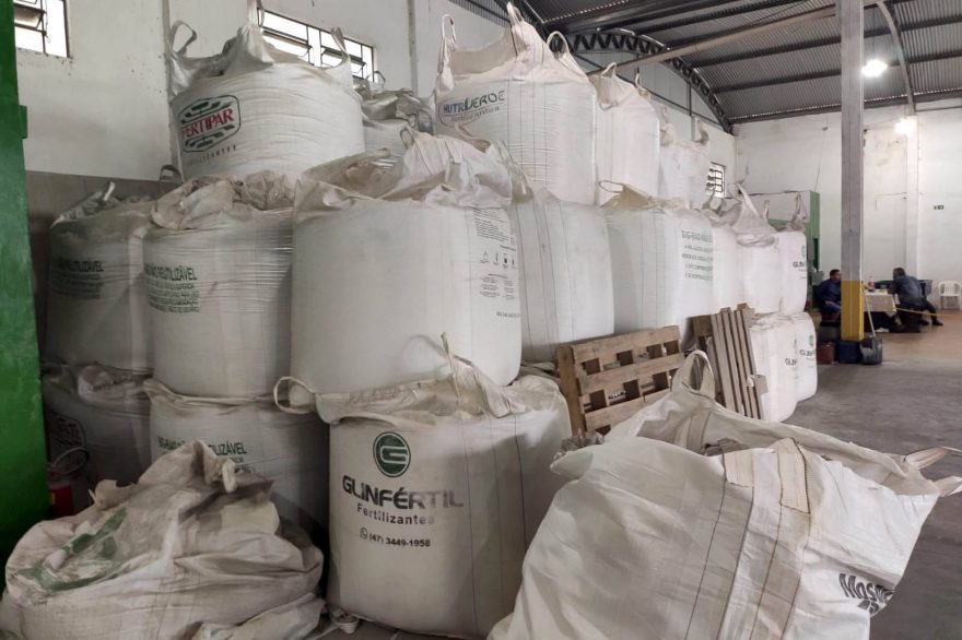 Mais de 100 toneladas de fertilizantes de origem ilícita são apreendidas no Paraná