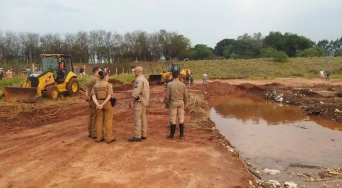 Irmãs de 9 e 11 anos morrem após afundarem em poça de lama no Paraná