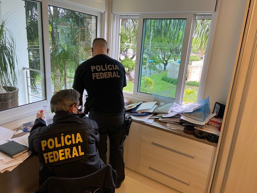 Polícia Federal investiga esquema de lavagem de dinheiro do tráfico internacional de drogas em PG e Curitiba