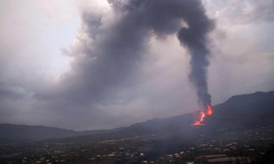 Vulcão nas Ilhas Canárias já emitiu 250 mil toneladas de dióxido de enxofre, estima instituto