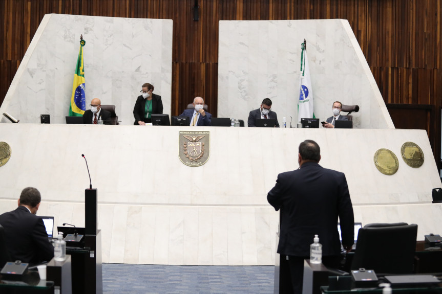 Segue para sanção projeto que altera remuneração dos diretores cívico-militares no Paraná