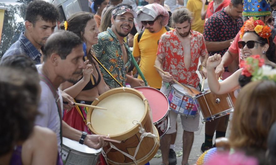 Com aumento de casos de Covid-19, carnaval de rua do Rio Janeiro é cancelado