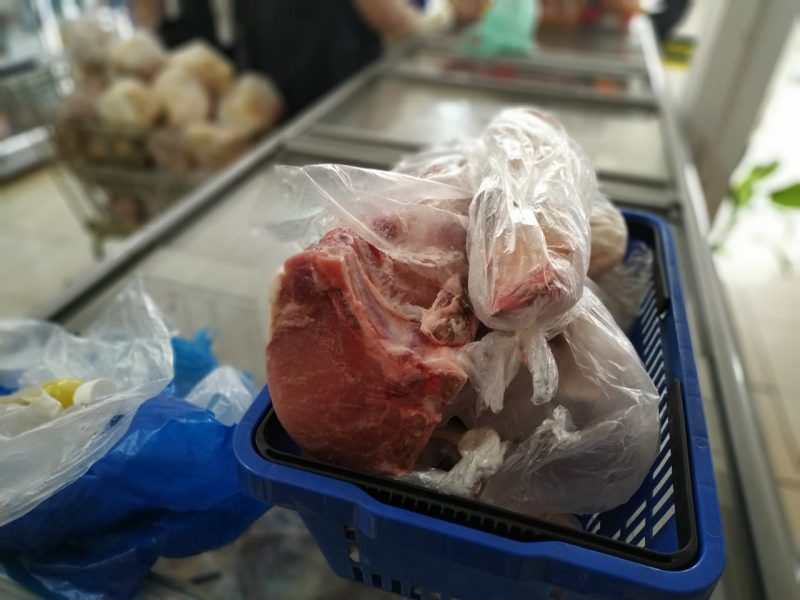 No Paraná, mercado é interditado após fiscalização encontrar 500 kg de carne em condições impróprias