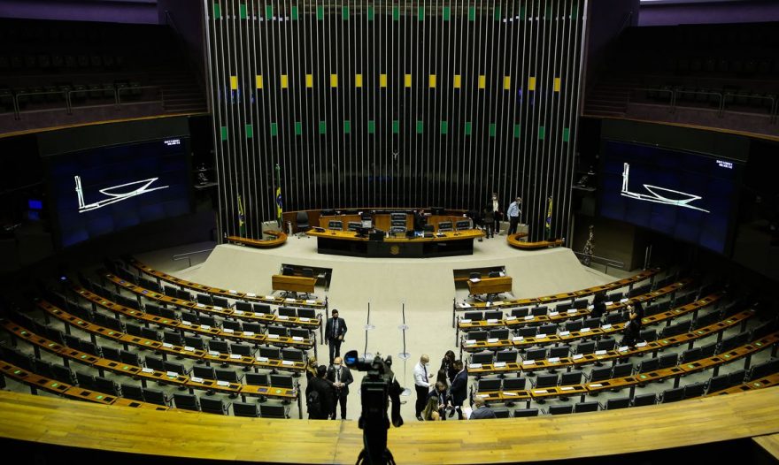 Câmara aprova texto-base do projeto que legaliza jogos no Brasil