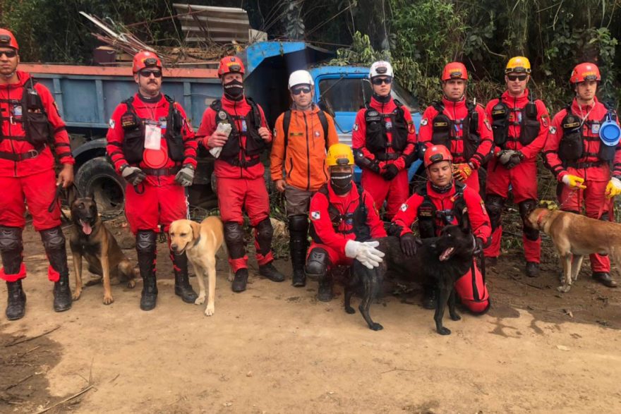 Militares da Defesa Civil do Paraná auxiliam em ações de resgate em Petrópolis
