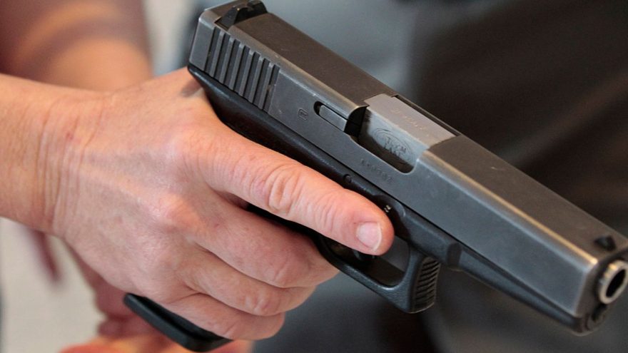 Senado adia votação de projeto que flexibiliza uso de armas de fogo