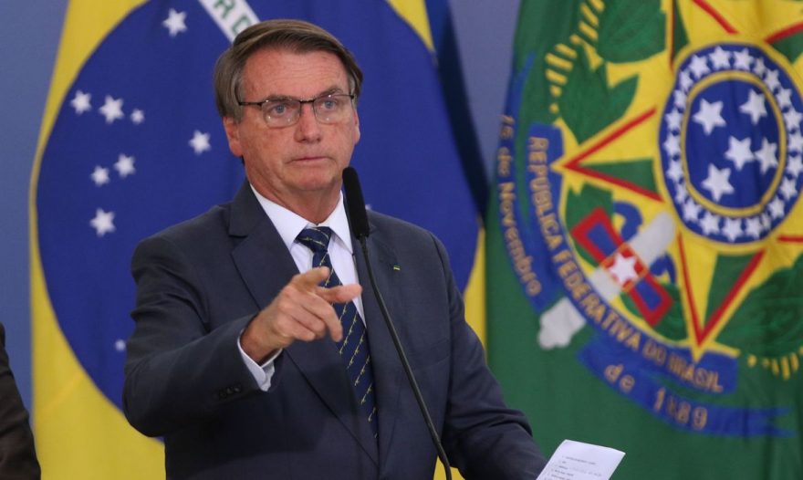 Bolsonaro afirma que Brasil pretende rebaixar pandemia de Covid-19 para ‘endemia’