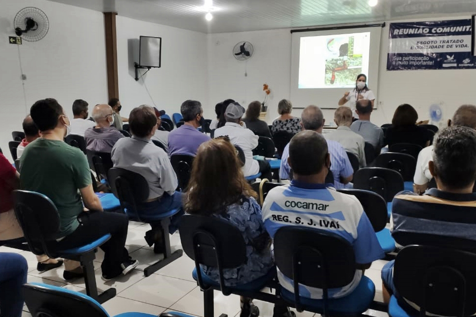 Sanepar reúne comunidade de Ivaiporã e apresenta detalhes da obra de ligação do esgoto